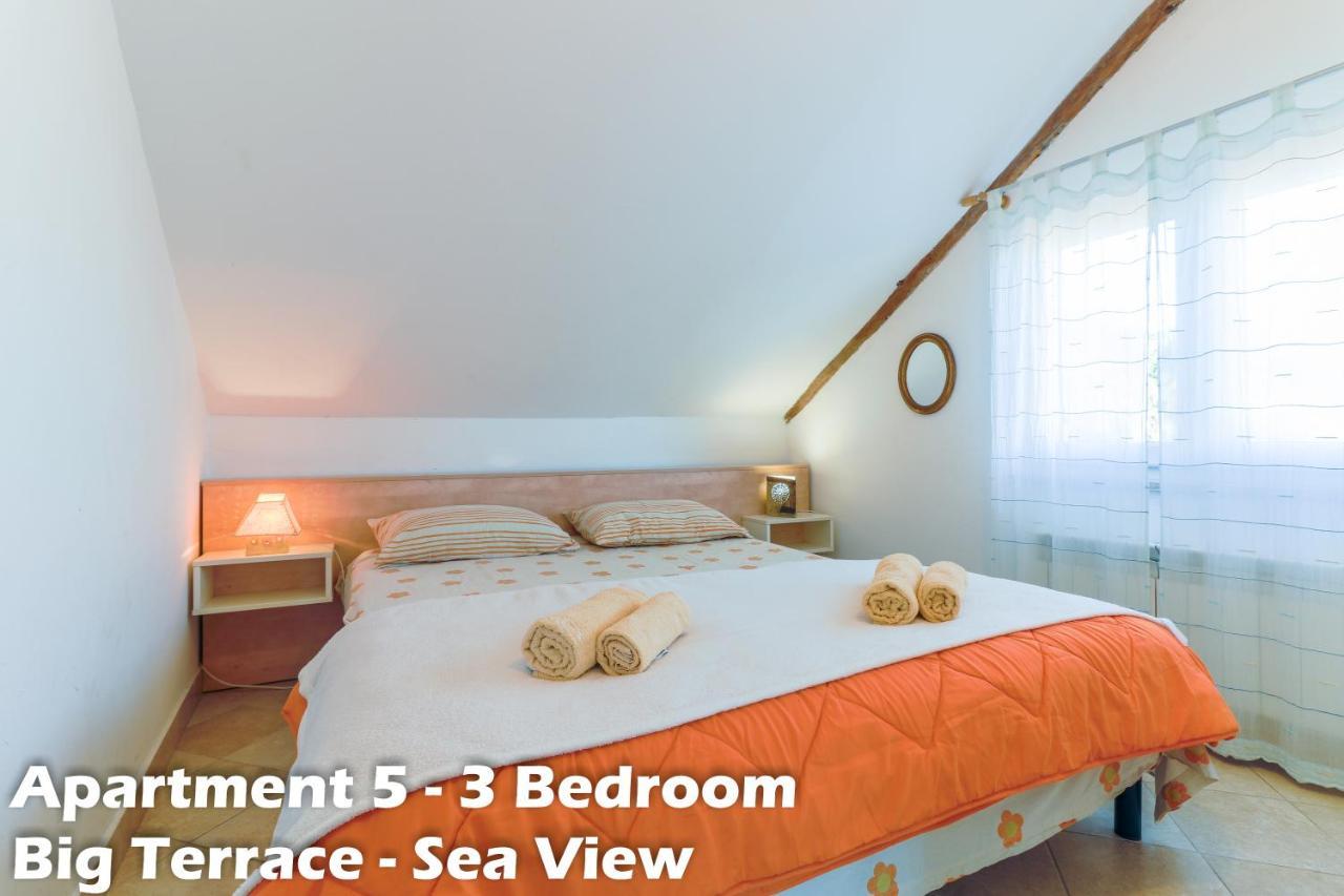 Art Apartments Vrsar Exterior photo